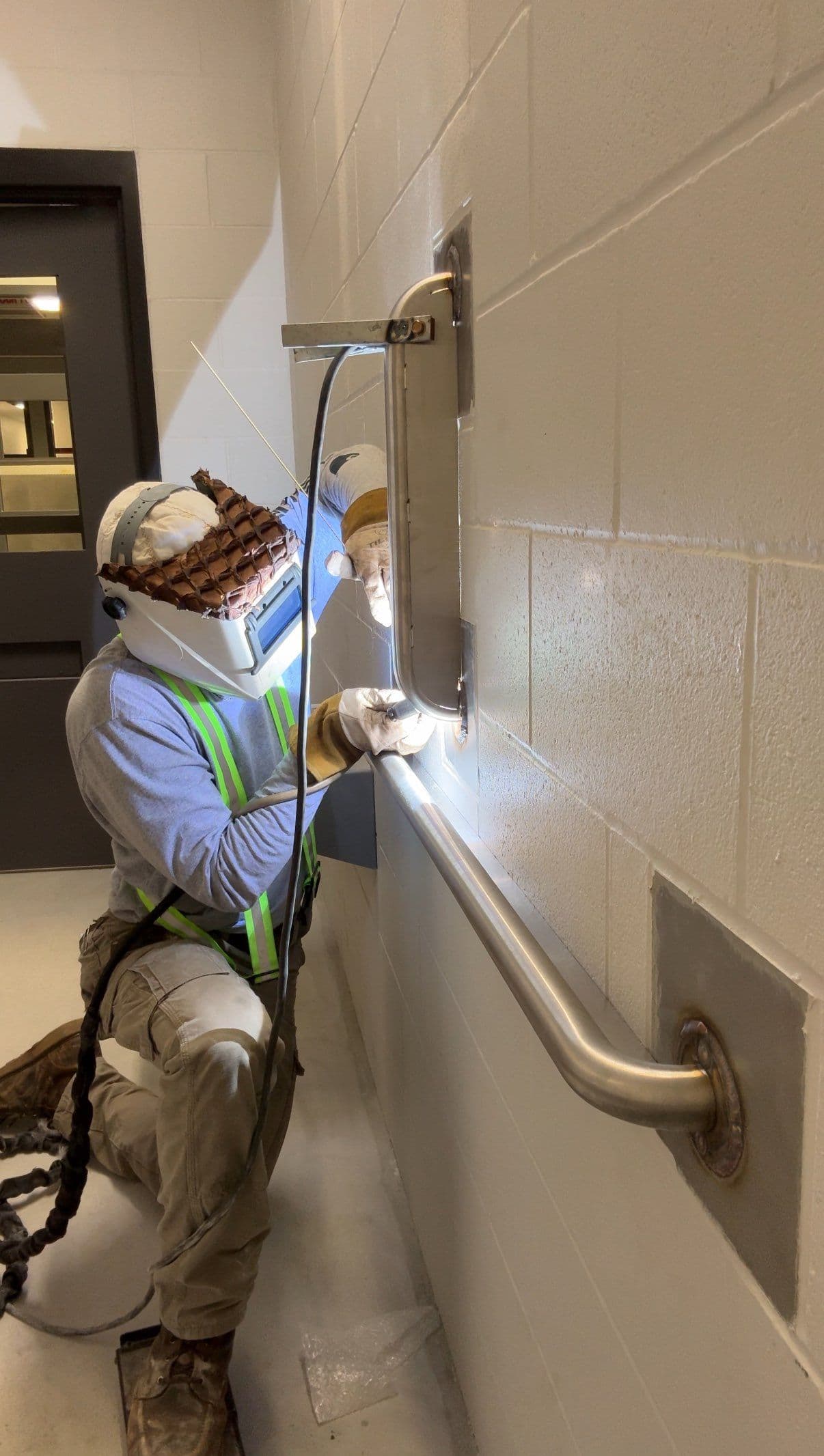 Expert Stainless Steel Grab Rails for Jail image